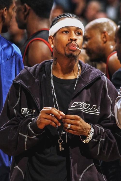 霍福德缺阵对明日战局影响深远（霍福德缺席或将深刻影响明日比赛走向）