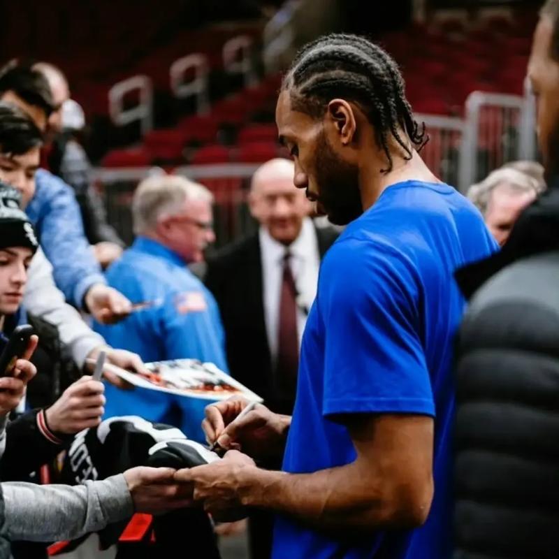 用梅西名字命名球场？巴萨副主席：我们有其他方式向他致敬（巴萨副主席回应是否以梅西命名球场：将以其他方式表达致敬）