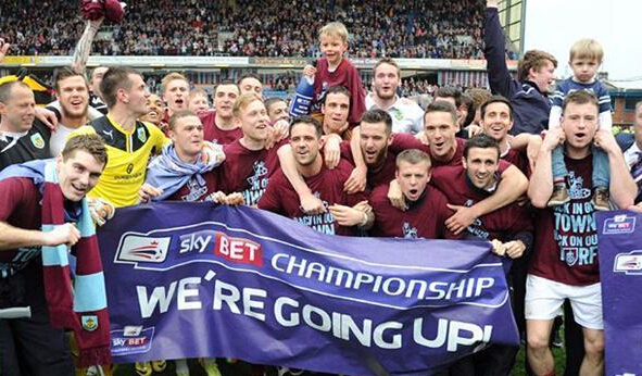 WTT总决赛：林诗栋4-0完胜梁靖崑，挺进男单八强（WTT总决赛：林诗栋4-0横扫梁靖崑，晋级男单八强）