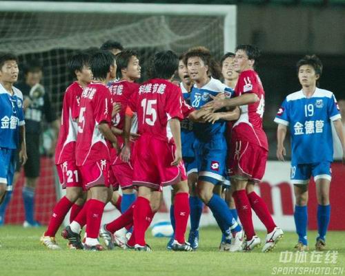 奇闻：巴西球星自掏腰包加盟中超！为赴华豪掷数十万人民币解约费（罕见一幕！巴西球星自费解约赴华，为加盟中超支付数十万人民币）