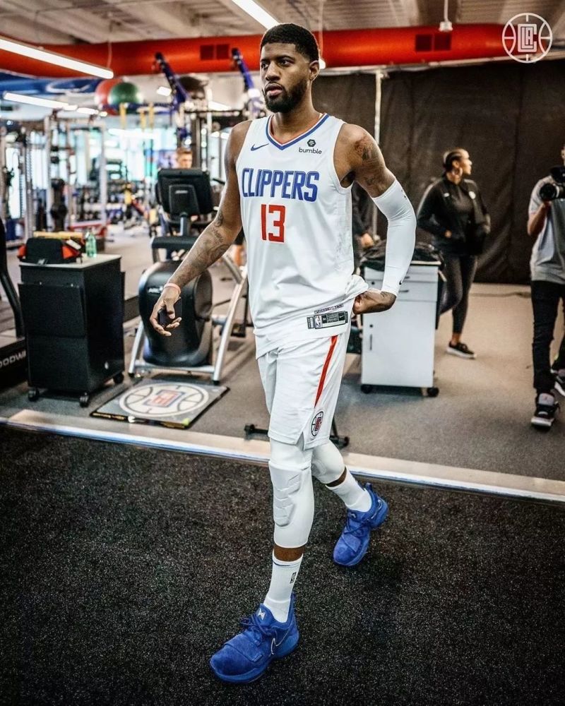 赫伯特·琼斯的篮球生涯回顾（赫伯特·琼斯篮球生涯盘点）