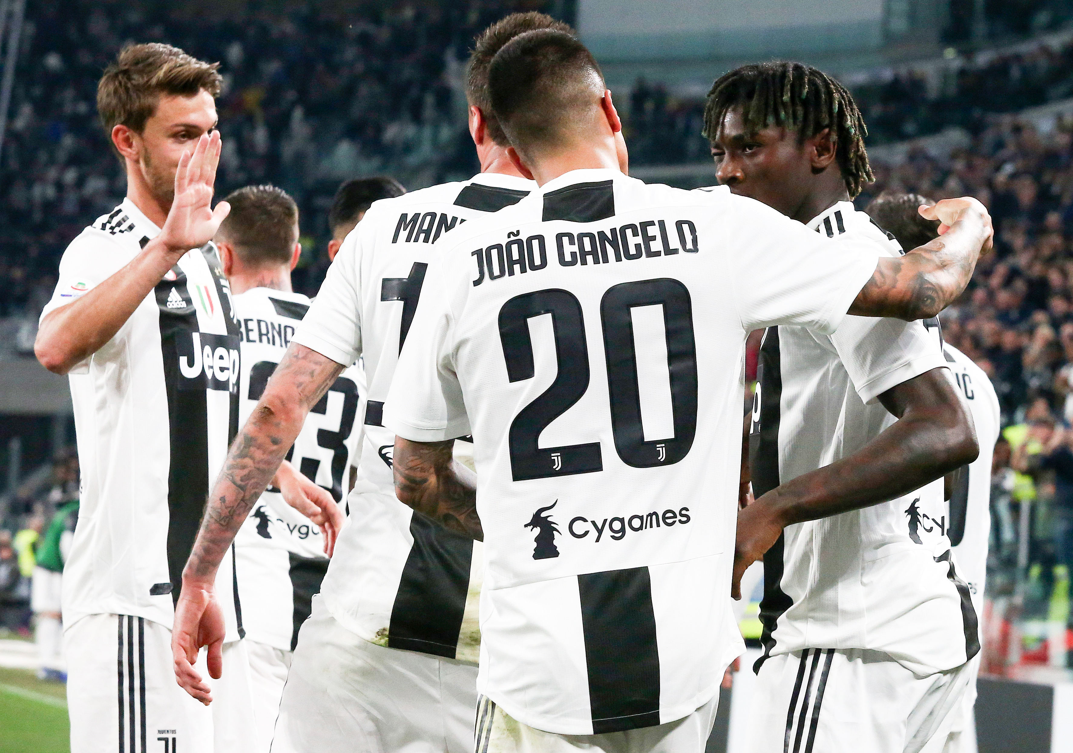 成绩斐然，加斯佩里尼被罗马球迷描绘成魔法师形象画在墙上（战绩惊艳，罗马球迷将加斯佩里尼以魔法师形象涂鸦上墙）