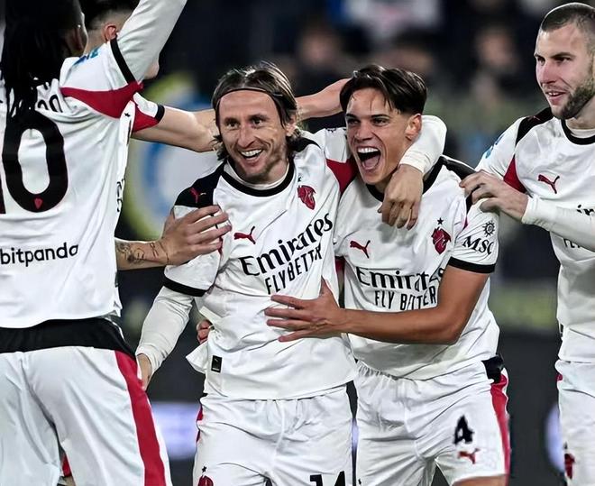 库尼亚闪耀表现：8次射门2射正，3关键传球助1助攻（库尼亚高光发挥：8次射门2次射正，3次关键传球送出1助攻）