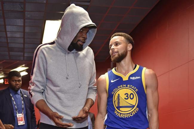 关键球打成后教练激动怒吼（关键球命中，主帅激动怒吼）