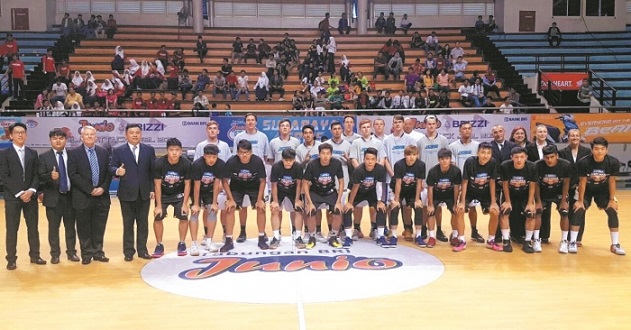 拜仁德甲时代第二次取得15连胜，上一次是在弗里克执教时期（拜仁在德甲再度豪取15连胜，上一次纪录诞生于弗里克执教期）