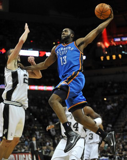 足球报：海港有意杨希，徐彬留洋仍存不确定，西海岸资金有困（足球报：海港有意引进杨希，徐彬留洋前景未明，西海岸资金紧张）