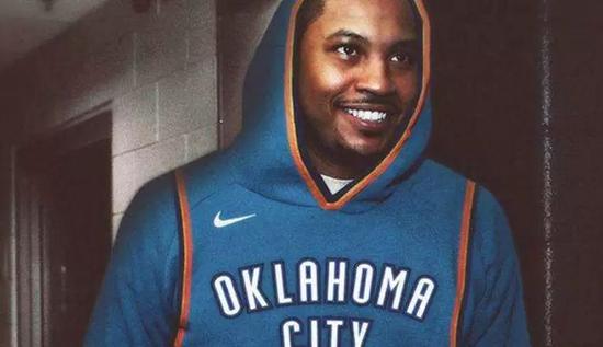 詹姆斯关键时刻稳住节奏（决胜时刻詹姆斯掌控全局）