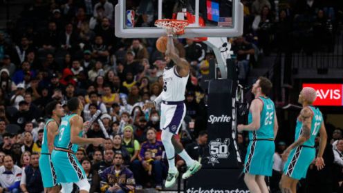 他踢得太聪明了（他踢球太有脑子了）