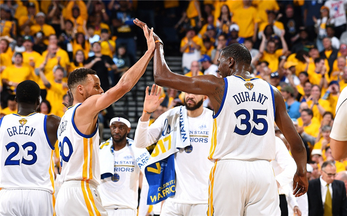 曼纳：因西涅是一名伟大的球员，但那不勒斯不会召回他（曼纳：因西涅实力非凡，但那不勒斯不考虑让其回归）