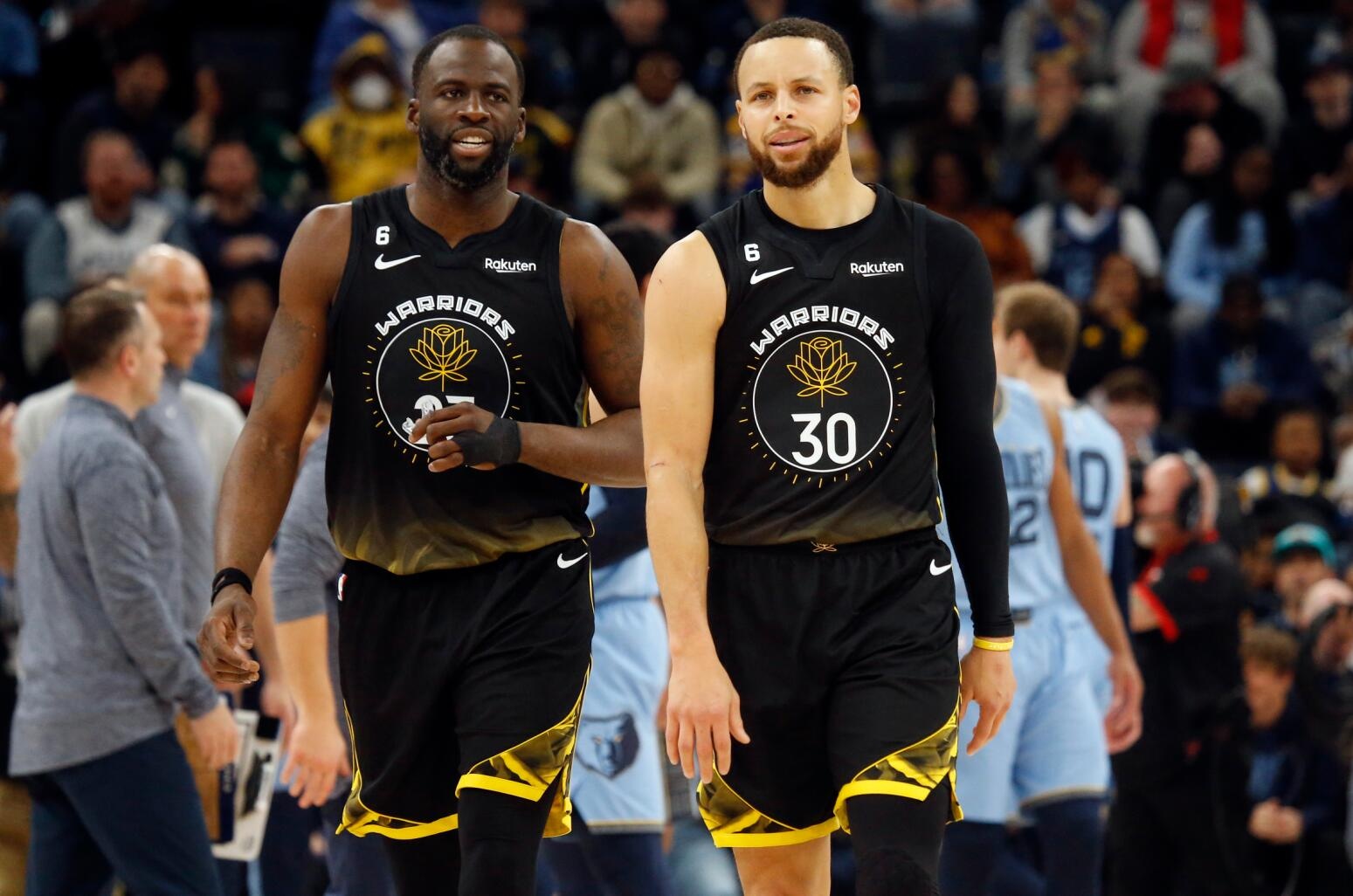 凤凰稳了？过去8次常规赛对阵跳伞蚁，凤凰7胜1负（凤凰对跳伞蚁压制明显，近8次常规赛交锋7胜1负）