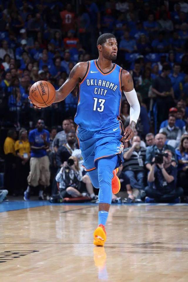 多特客战弗赖堡首发：吉拉西领衔！恩梅查、小贝林厄姆在列（多特做客弗赖堡首发名单：吉拉西领衔，恩梅查与小贝林厄姆同列先发）