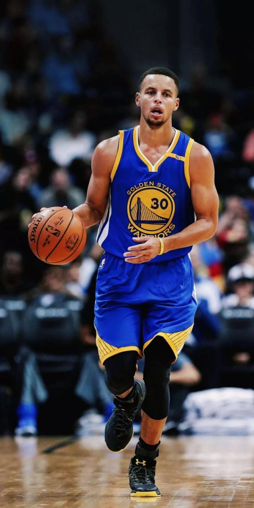 拜仁慕尼黑莱万帽子戏法再创纪录（莱万帽子戏法助拜仁再创纪录）