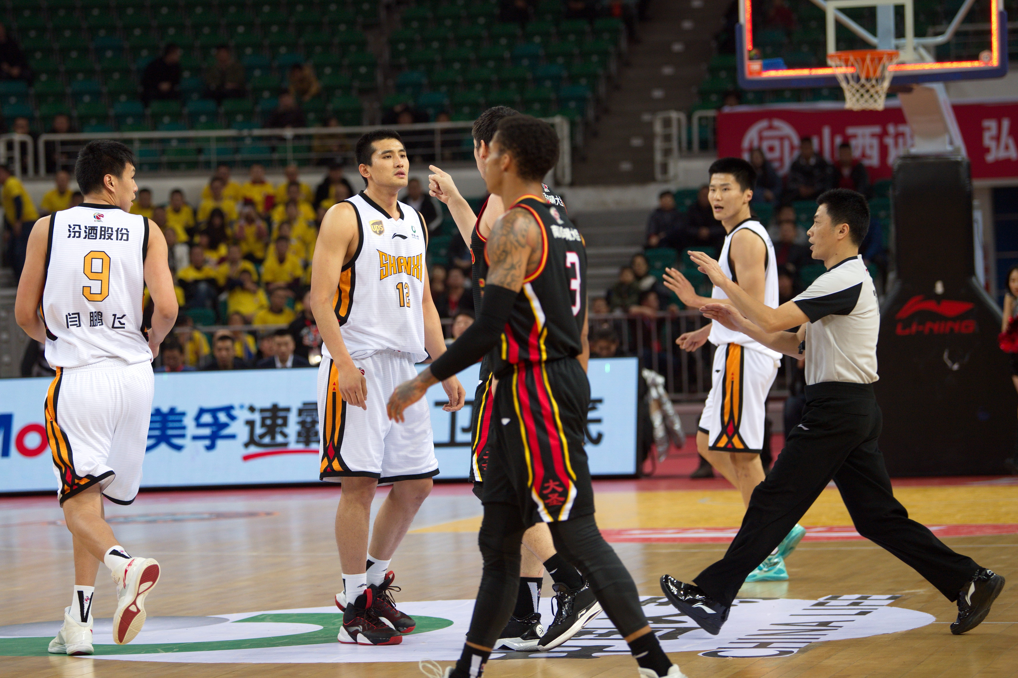 篮球NBA巨星单场暴砍52分，再次刷新个人纪录（NBA巨星单场轰下52分，再度改写个人新高）