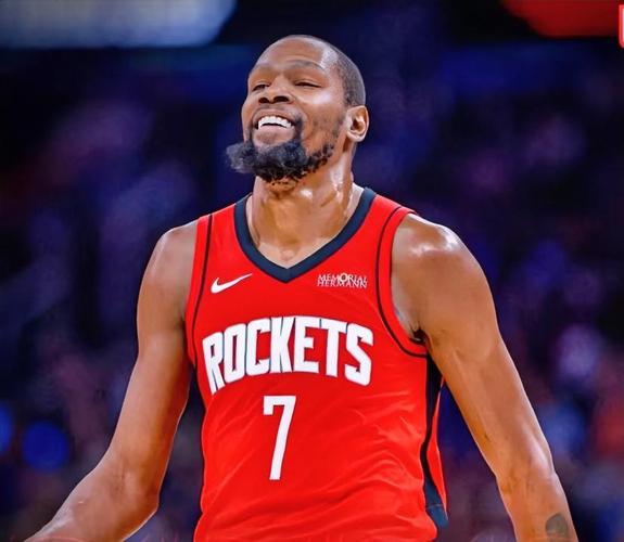 一日意甲动向：国米大胜科莫晋级榜首，米兰中锋实在是太令人发愁（意甲今日速递：国米横扫科莫登顶榜首，米兰中锋难题令人头疼）