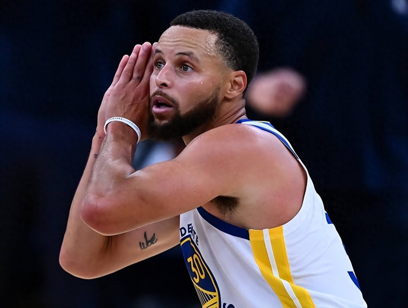 欧冠夺冠赔率：巴萨1赔4居首 大巴黎皇马紧追（欧冠冠军赔率：巴萨1赔4领跑，巴黎与皇马紧随其后）