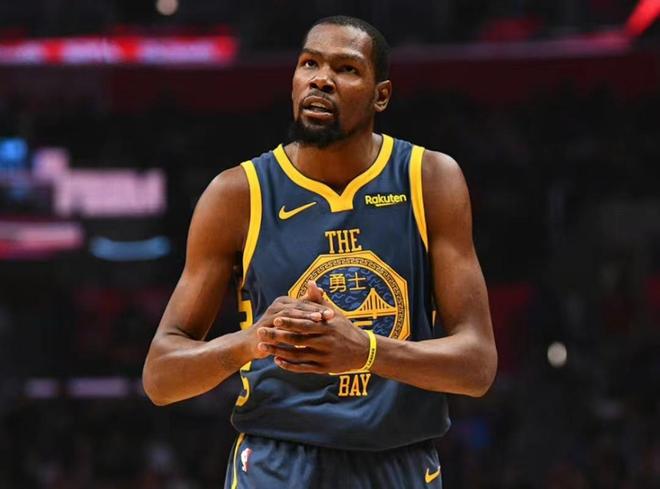 小克鲁伊夫：因女儿患癌辞去巴萨总监；中国执教的三年很愉快（小克鲁伊夫：为陪患癌女儿辞去巴萨总监，称在中国执教三年颇为愉快）