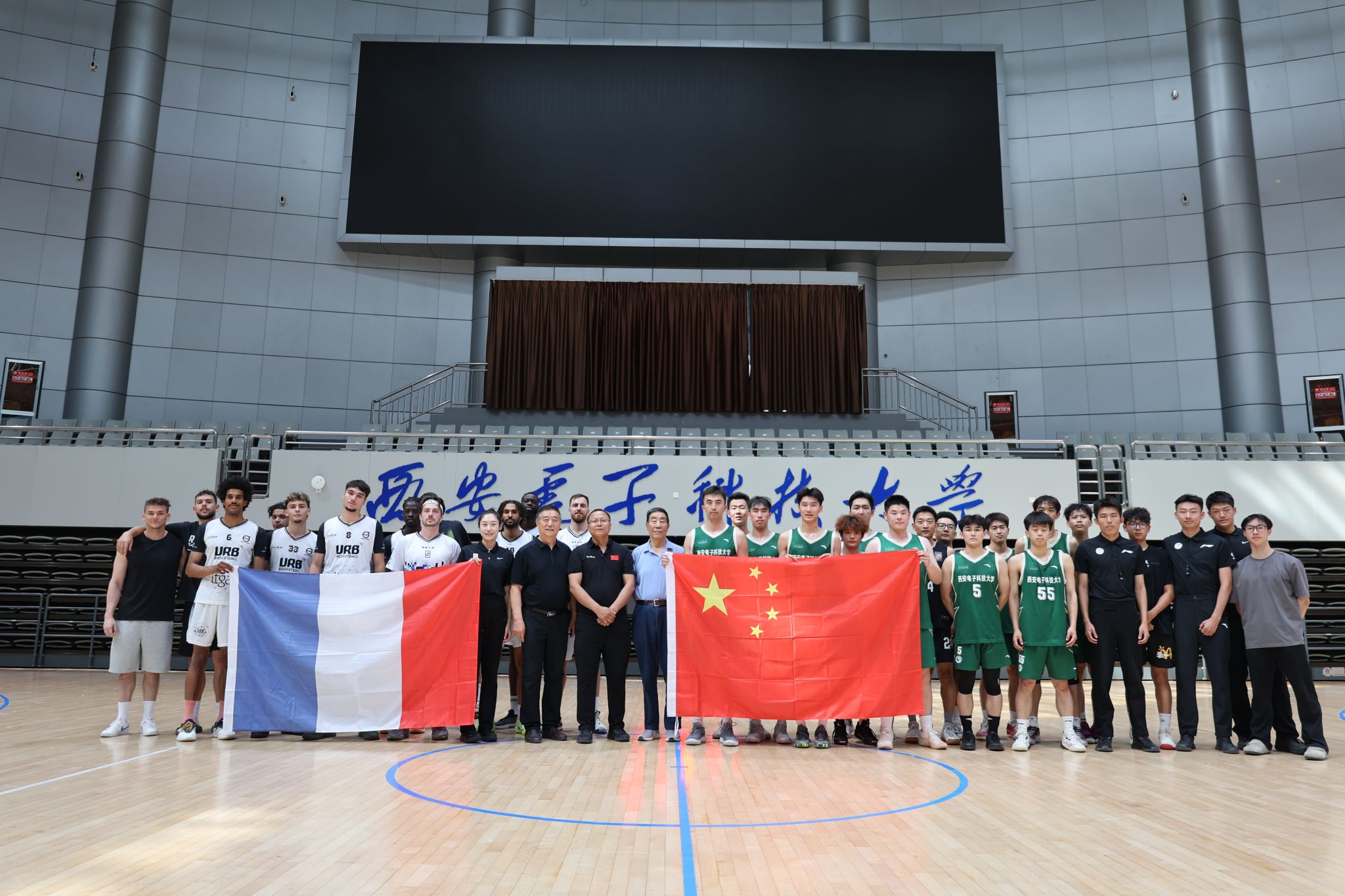 WTT总决赛：首个单打8强诞生！男乒名将一轮游，林昀儒4-2开门红（WTT总决赛首日：单打首位八强诞生，男乒名将首轮出局，林昀儒4-2旗开得胜）